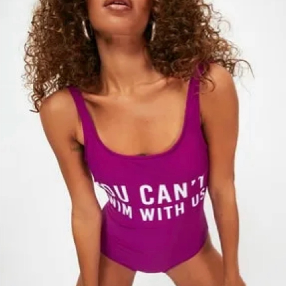 HP! x2✨NWOT Fucshia Bodysuit “You Can’t Swim With Us”